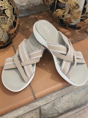 Clarks Brand Cloud Stepper Sandals